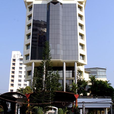Gokulam Park Kochi Exterior foto