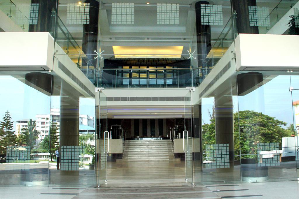 Gokulam Park Kochi Exterior foto