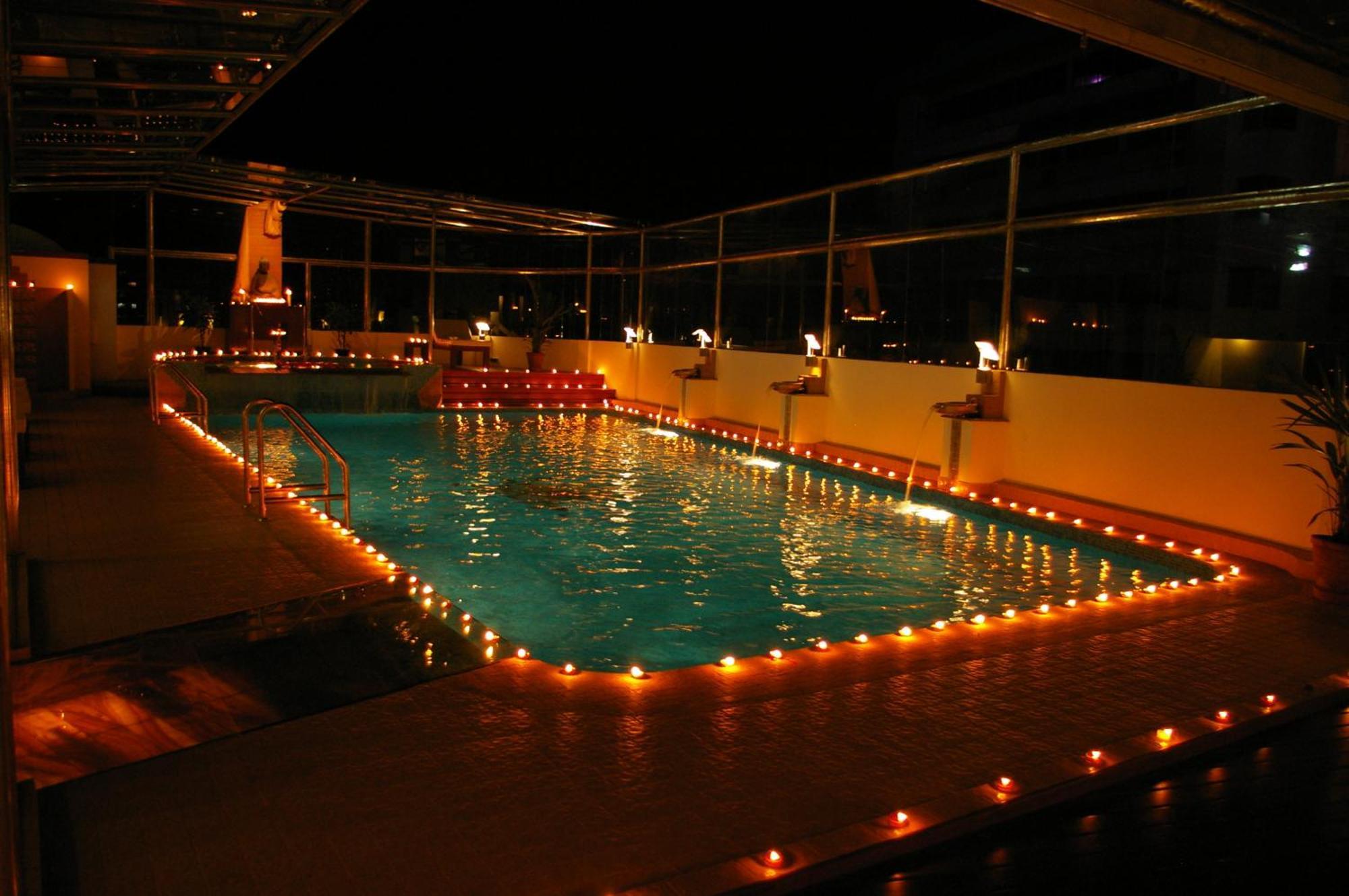Gokulam Park Kochi Exterior foto
