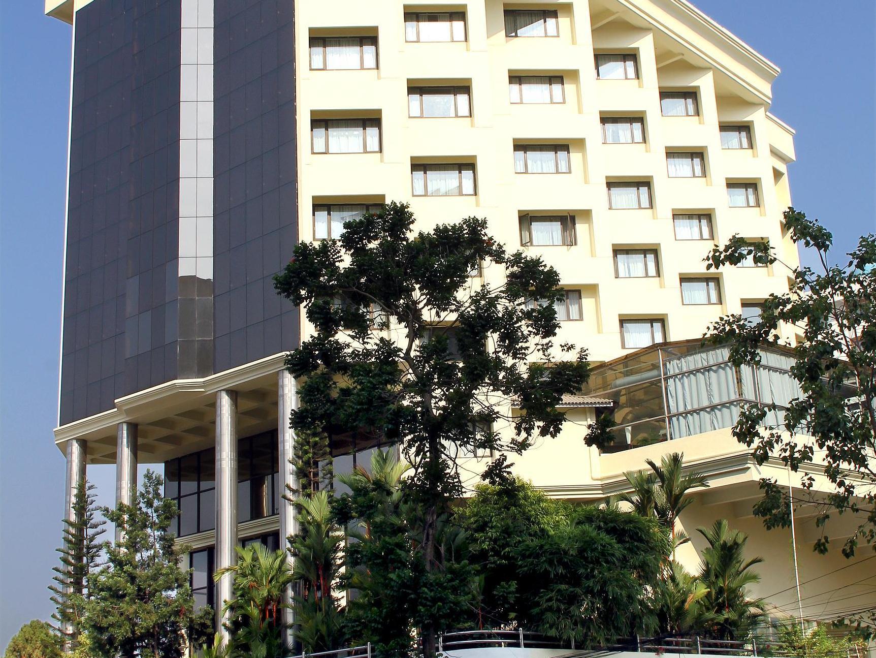 Gokulam Park Kochi Exterior foto